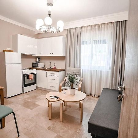Tip Top Apartment Chalkís エクステリア 写真